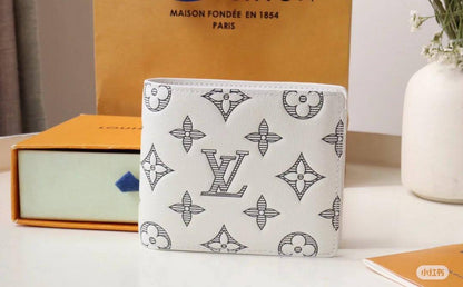LV Master Wallet
110 dhs🪙💕

Zain33
♥️♥️♥️
