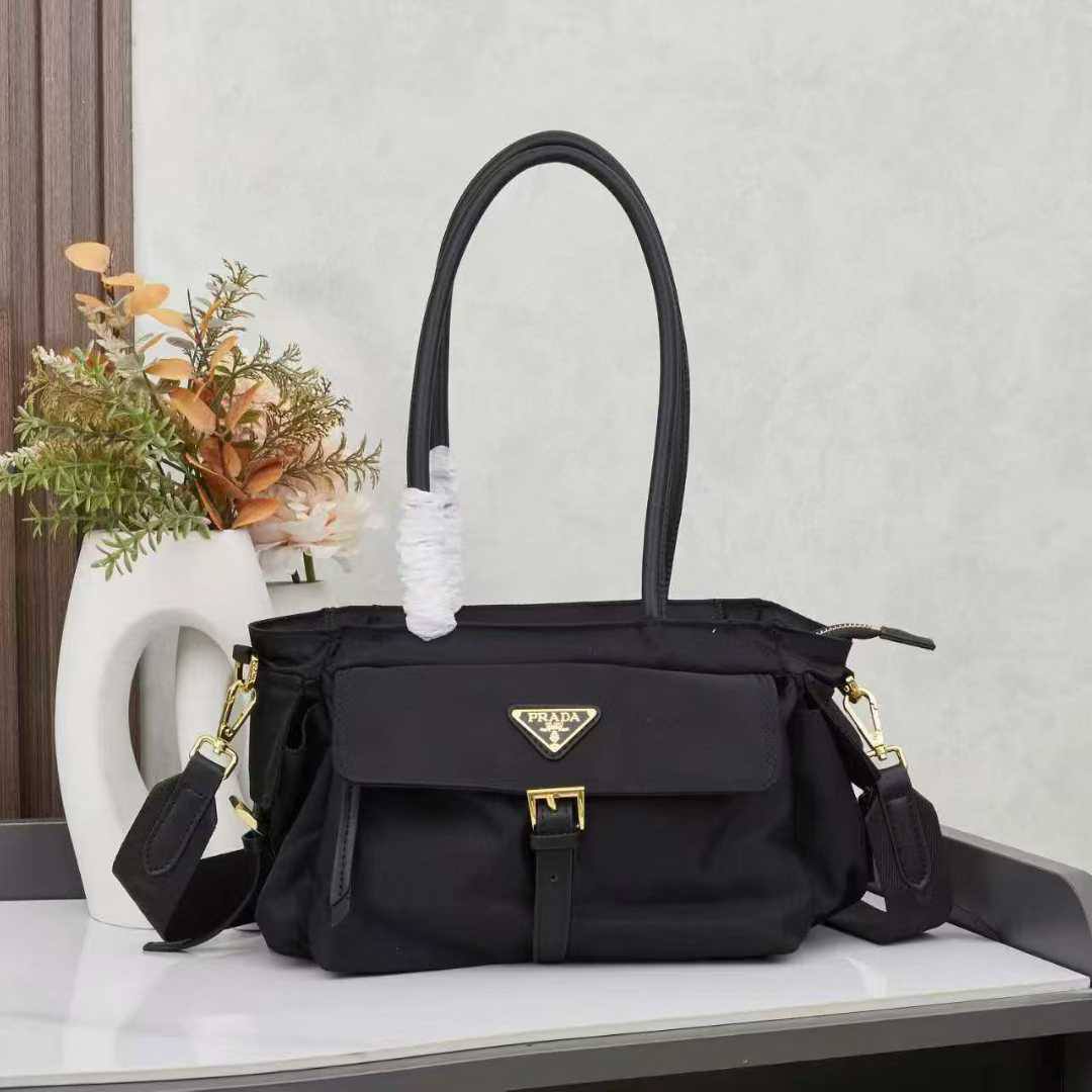 Prada
Master
260 dhs❣️

Zain10
♥️♥️♥️