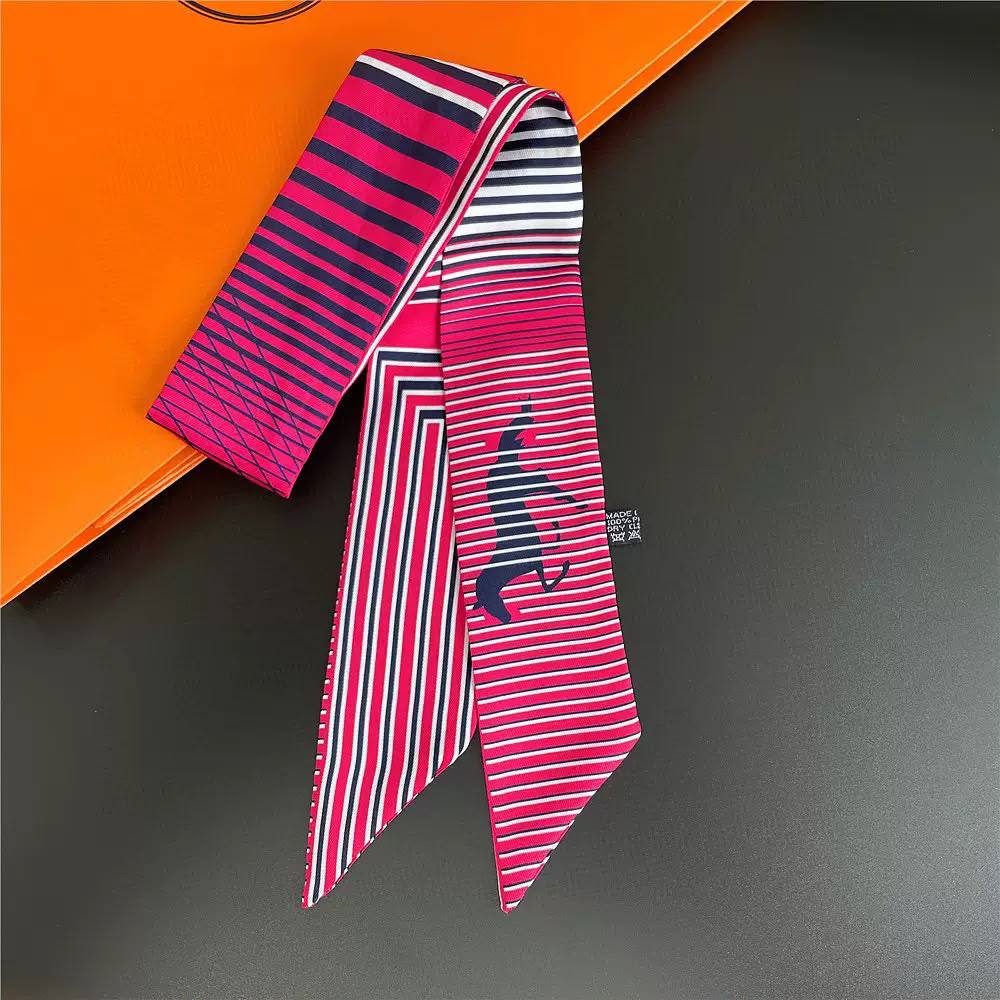 New Arrival
Scarf ties/Bag Tie🔥🔥
Master quality 
Size : 90cm *5cm 
20 dhs✅

Zain243
♥️♥️♥️