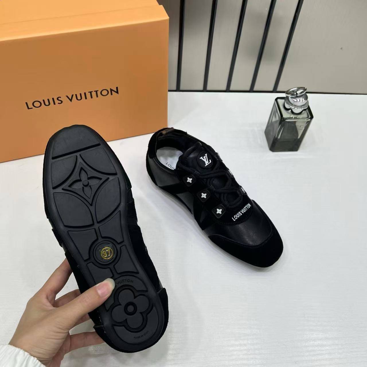 LV
Size 36-41
140 DHS🪙🌨️

Zain40
♥️♥️♥️
