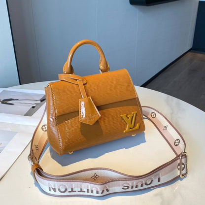 LV

Best quality 
with box
115 dhs🇦🇪🇦🇪

size 21CM

Zain290
♥️♥️♥️