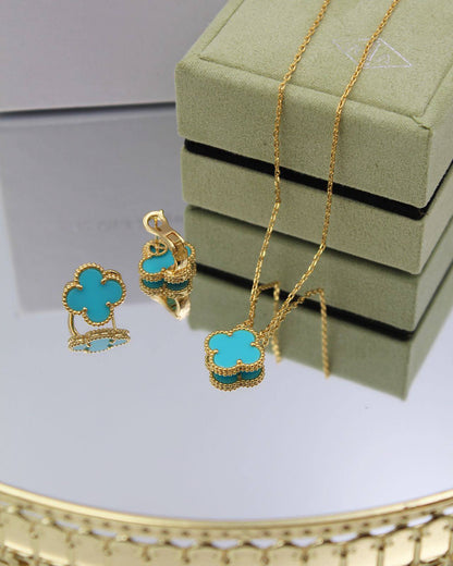 130VCA SET 
necklaces 😍
 Earring✨
With normal boxes 🗃️ 
130 dhs✅

With master box 📦 
160 dhs✅

Zain216
♥️♥️♥️