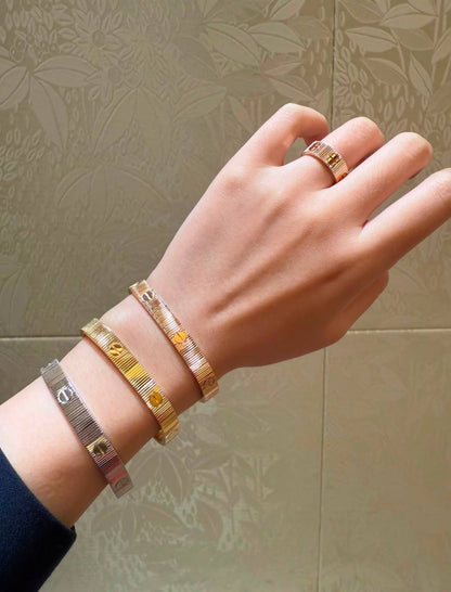Cartier ❤️‍🔥
Size 16,17,18,19
Bracelet 🦋
Master quality 👀
With normal boxes 📦 
120 dhs🇦🇪🇦🇪

With master box 🗃️ 
200 dhs🇦🇪🇦🇪

Zain216
♥️♥️♥️
