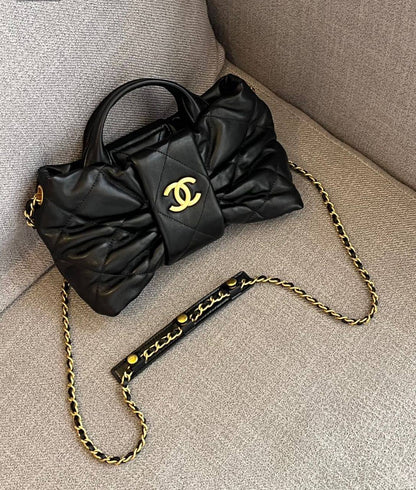 Chanel
100 dhs💓
size：24cm
High-quality 

with box🎁🎁🎁

Zain35
♥️♥️♥️