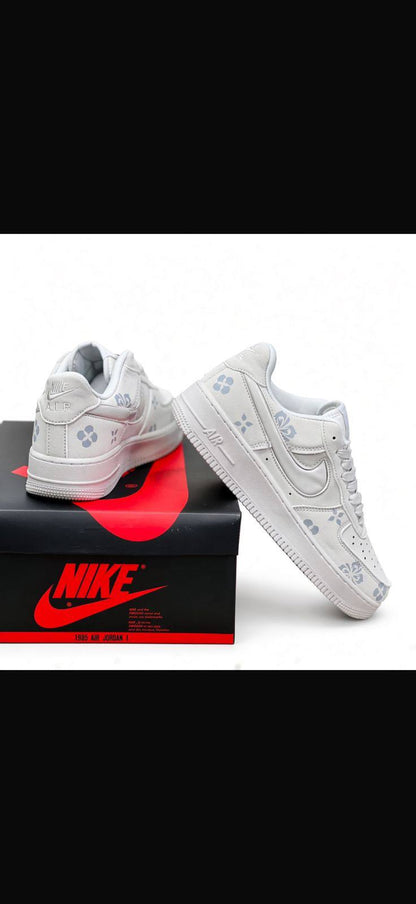 Nike

40 to 44
100 dhs🇦🇪🇦🇪

Zain27
♥️♥️♥️