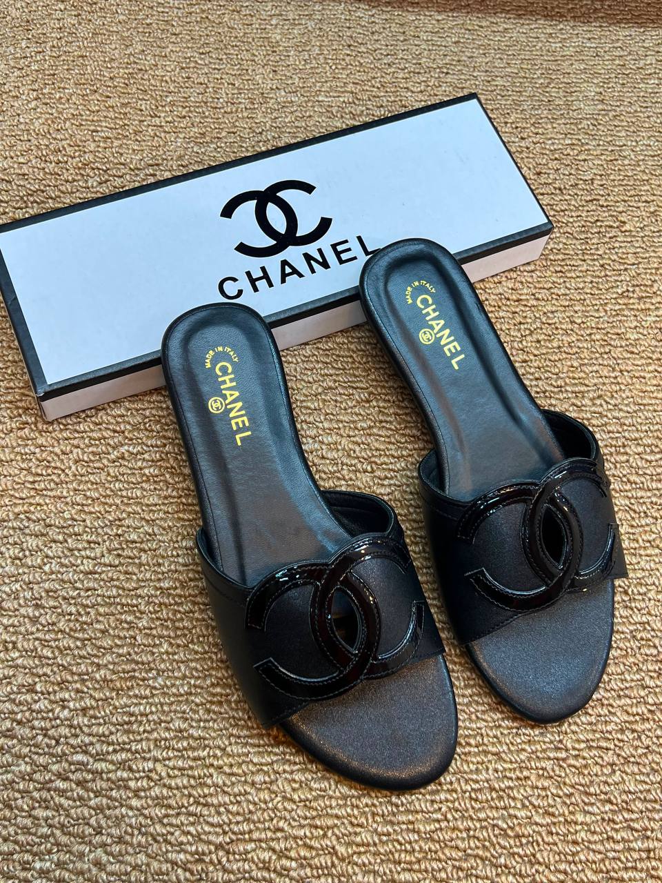 New arrivals

CHANNEL

36 to 41 

80 dhs 🇦🇪🇦🇪

Zain236
♥️♥️♥️