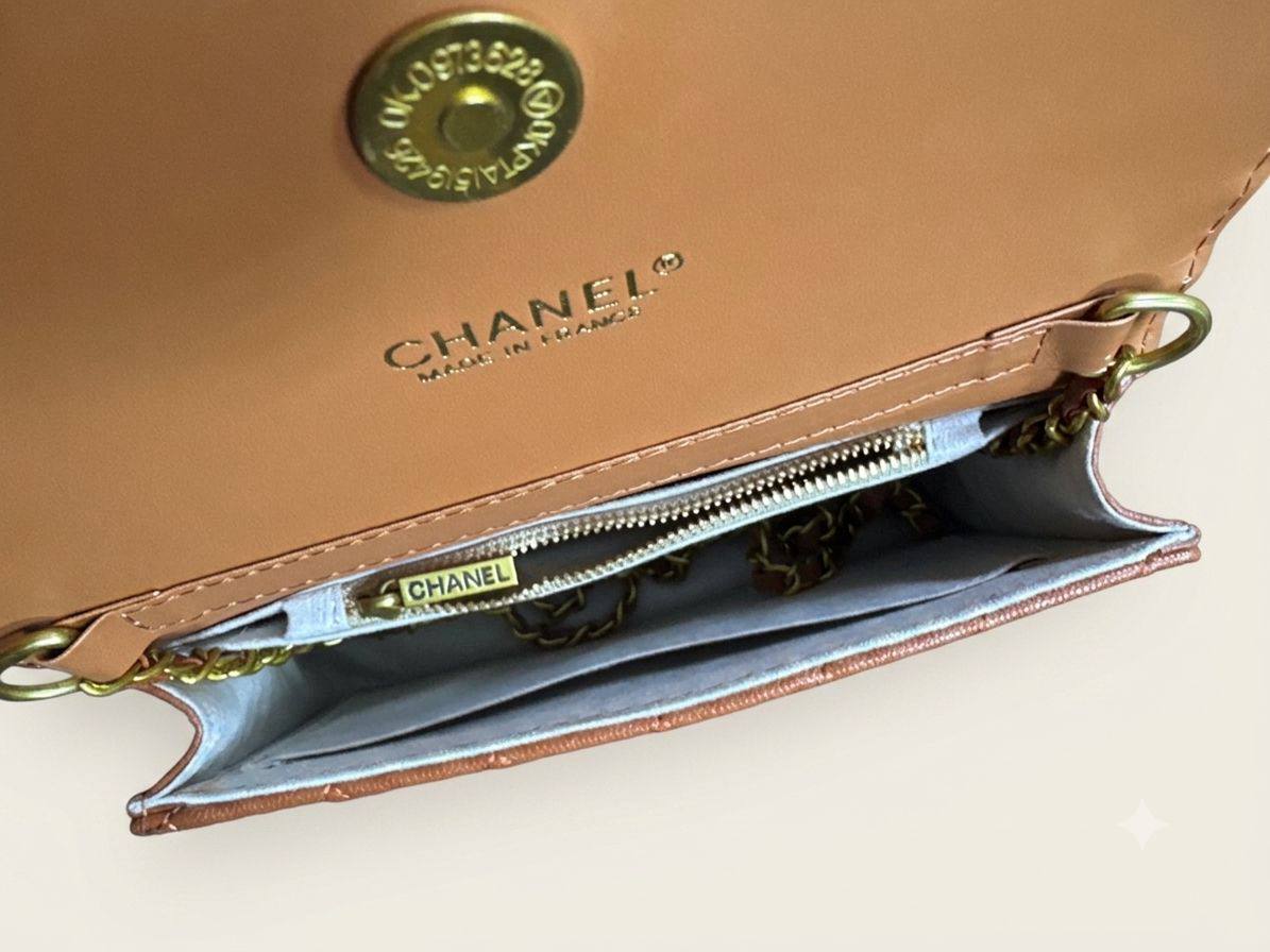 Chanel
80 dhs💛
With Box

Zain50
♥️♥️♥️