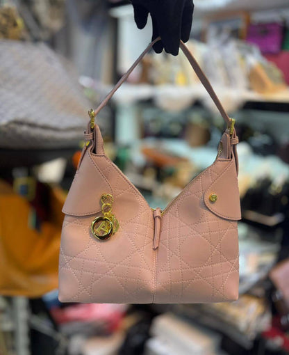 DIOR 

95 dhs🪙🌨️

Good Quality

Zain90
♥️♥️♥️