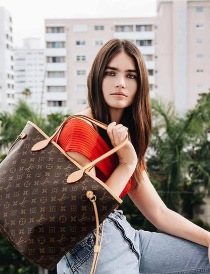 LV
 NEVERFULL 
 GOOD QUALITY 
WITH BOX 
🎁🎁🎁

100 dhs✅

Zain39
♥️♥️♥️