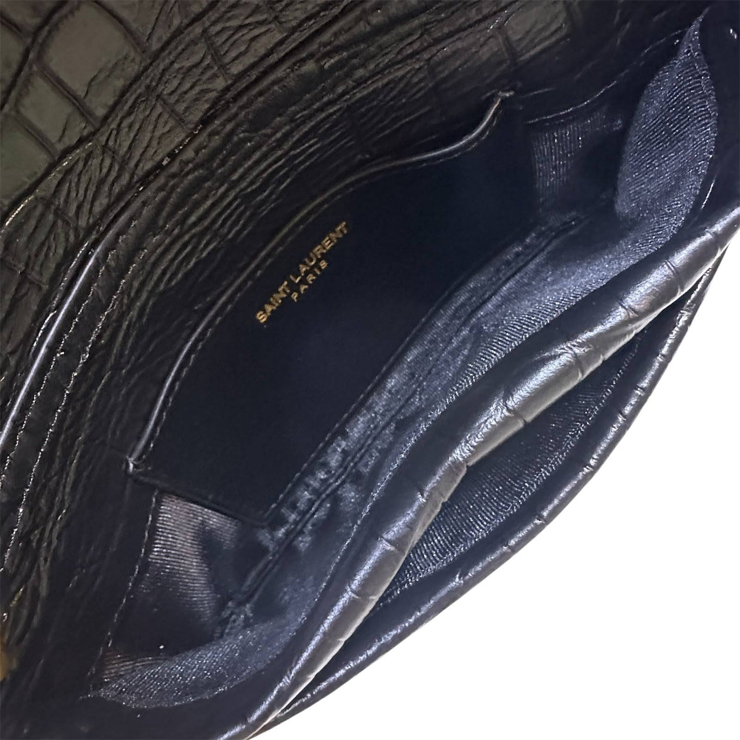 YSL
MASTER QUALITY 
WITH BOX 
230 dhs🇦🇪🇦🇪
(leather )

Zain295
♥️♥️♥️