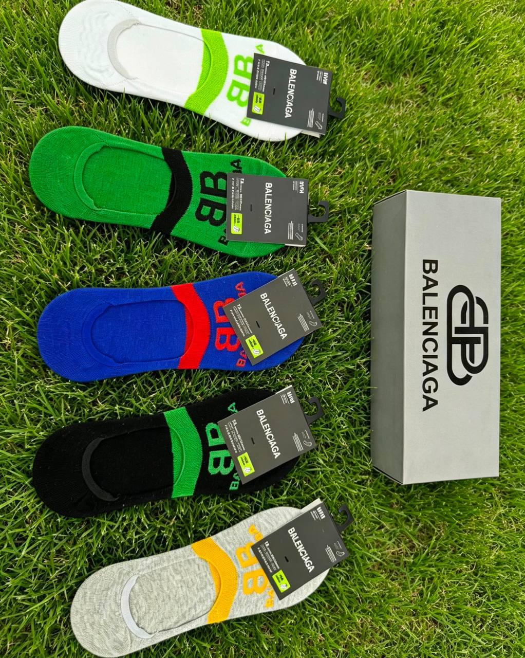 Socks 🧦*
good quality 💯
5 pieces 💥
With boxes 📦 
55 dhs✅

Zain216
♥️♥️♥️