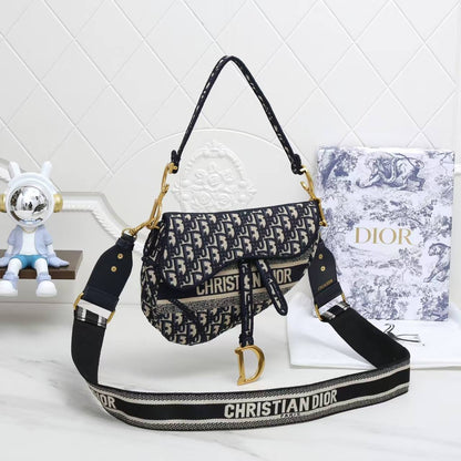 Dior
Good quality 

with box 
🎁🎁🎁

110 dhs❤️

Zain186
♥️♥️♥️