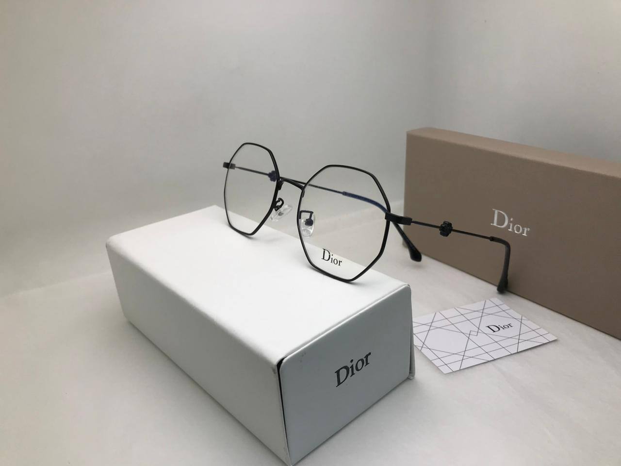 Sunglasses
60 dhs🪙🖤

Zain126
♥️♥️♥️