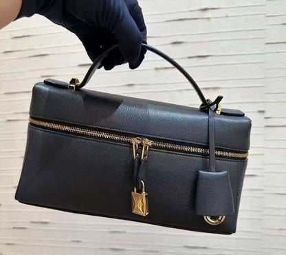Loro Piana
100 dhs✅
Good-quality 

with box
🎁🎁🎁

Zain35
♥️♥️♥️