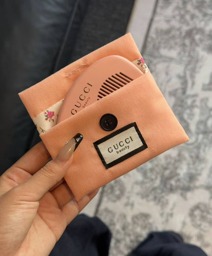 Hair Comb 🪮 *
Master quality 💯
With pouch and paper bag🛍️
35 dhs🪙🌨️

Zain216
♥️♥️♥️