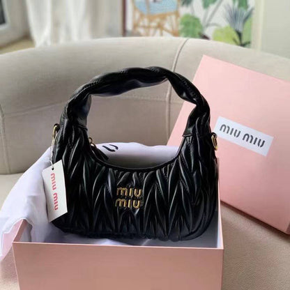 Miu Miu
100 dhs✅
With box
Size25cm

Zain219
♥️♥️♥️