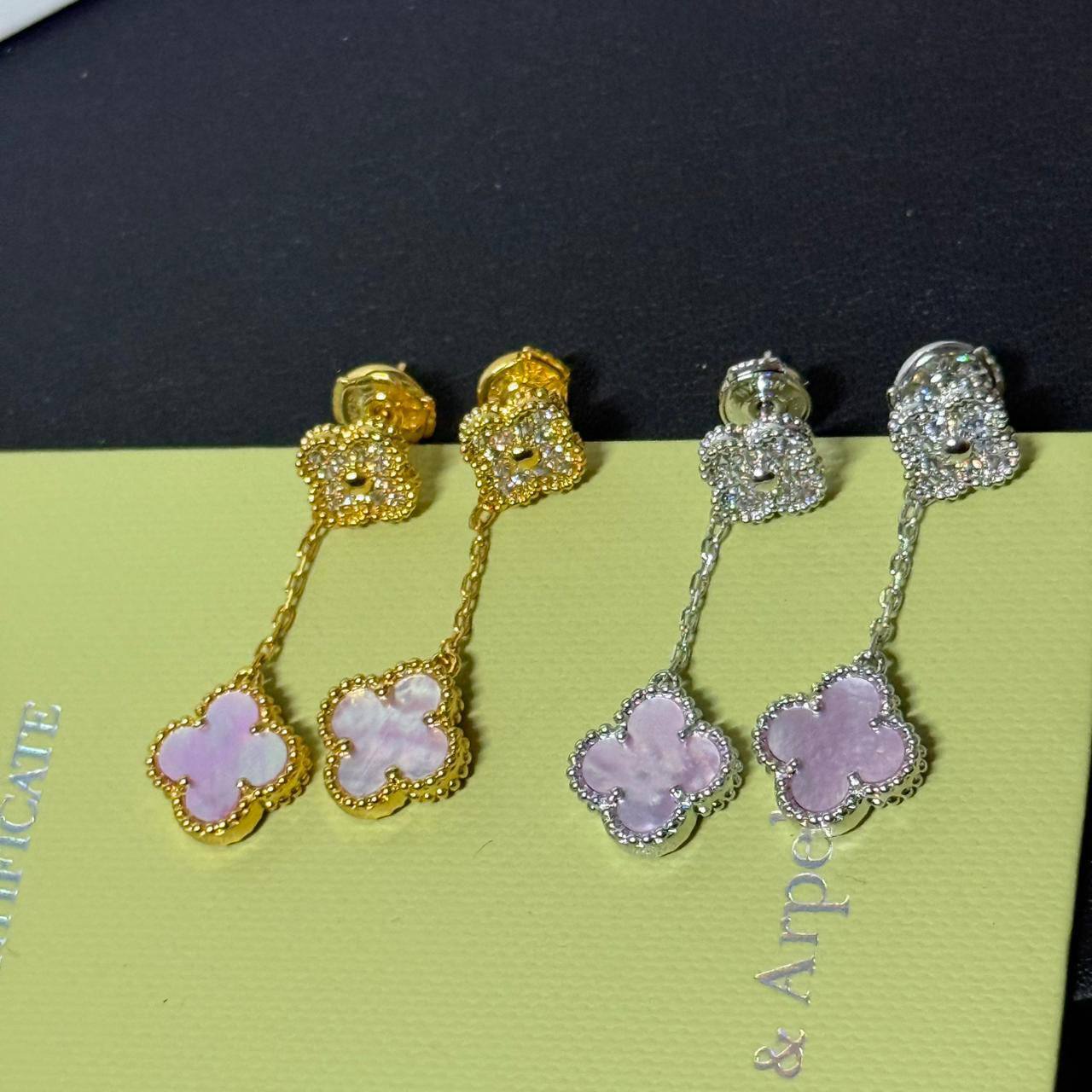 VCA 🦋*
Mini Earring🌸
Master quality 💯
With normal boxes 📦 
55 dhs🪙🌨️
With master box 🗃️ 
80 dhs🪙🌨️

Zain216
♥️♥️♥️