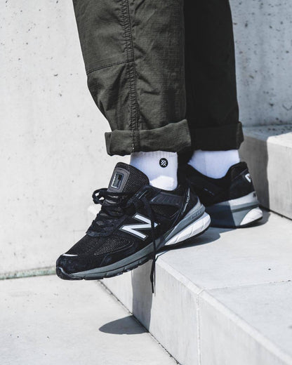 New Balance 990v5 black ，
Size 36-45 ，
240 dhs🪙🌨️

Zain18
♥️♥️♥️