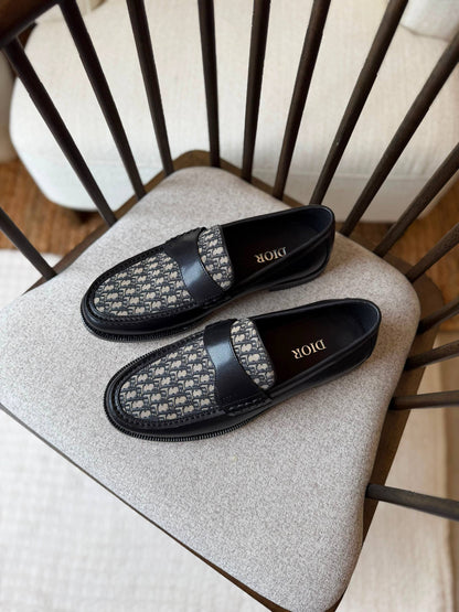 Christian Dior
*AAA QUALITY*
*size: 40 to 46*
550 dhs✅

Zain185
♥️♥️♥️