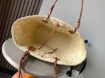 Loewe 
80 dhs✅
size 45×16×25cm

Zain42
♥️♥️♥️