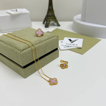 130VCA SET 
necklaces 😍
 Earring✨
With normal boxes 🗃️ 
130 dhs✅

With master box 📦 
160 dhs✅

Zain216
♥️♥️♥️