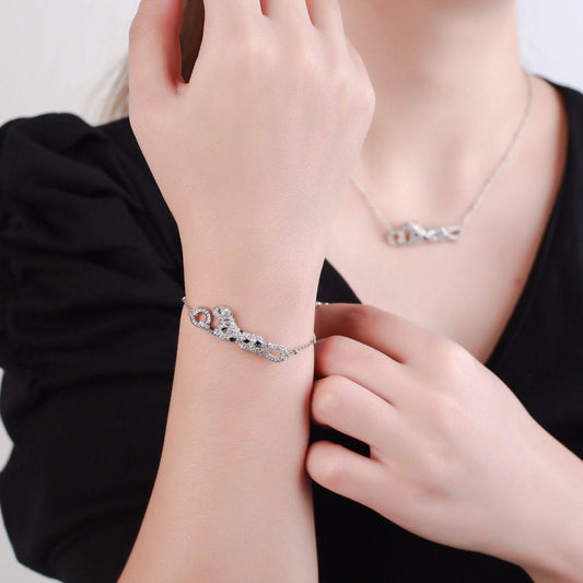 CARTIER Set
⭐✨💫
 *NECKLACE*
 *BRACELET*
     
90 dhs🌺
   
         _With_
  * BOX AND BAG* 🎁🛍️
*Master Quality*✨✅

Zain89
♥️♥️♥️