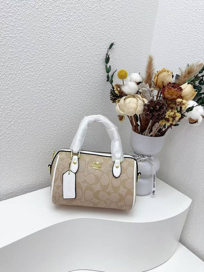 Coach
High quality
With box 
90 dhs💓

Zain50
♥️♥️♥️