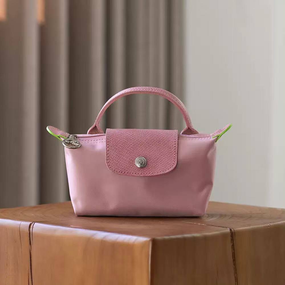 Long Champ
50 dhs✅
Mini size

Zain219
♥️♥️♥️