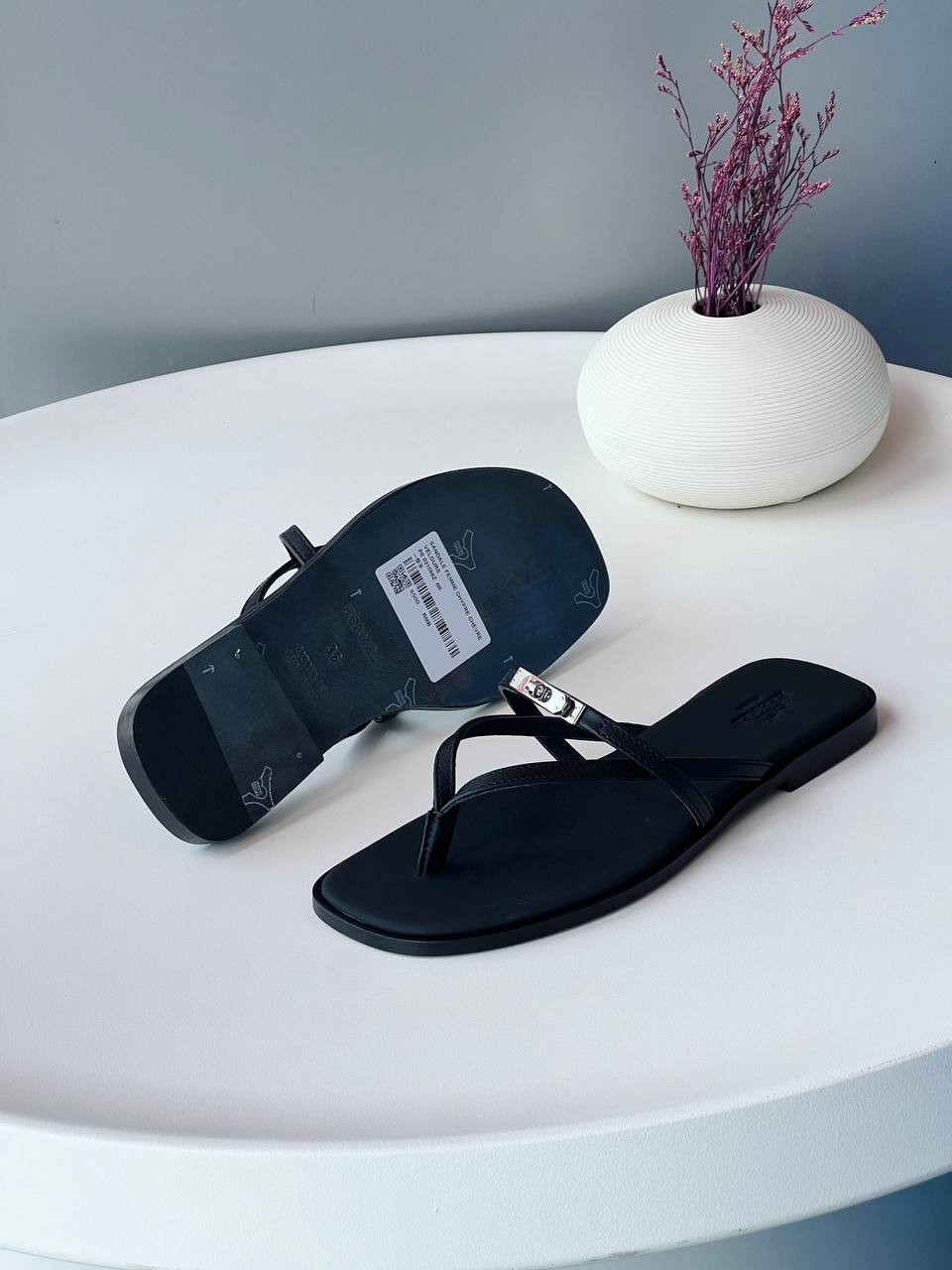 Hermes 🤎🖤🤍
Size 36-41
_Super master high quality*_ 
380 dhs✅

Zain176
♥️♥️♥️