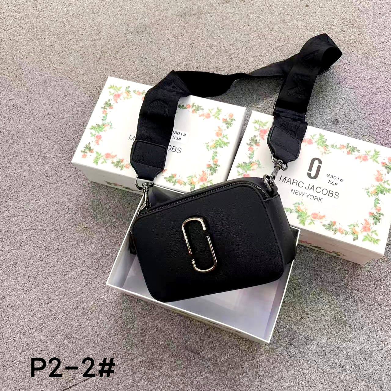 Marc Jacobs
85 dhs💓
with box

Zain26
♥️♥️♥️