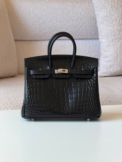 Hermes
Birkin croc 25cm💕master quality😍with box❤️
750 dhs✅

Zain52
♥️♥️♥️