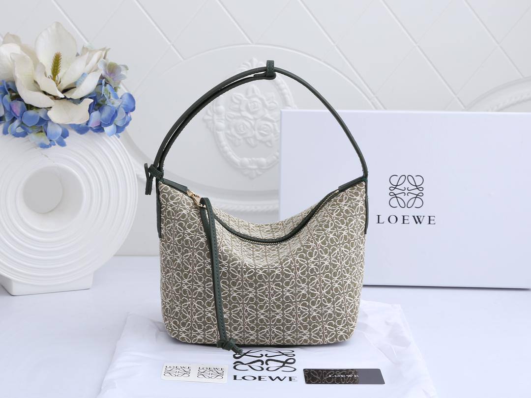 Loewe 
85 dhs✅
with box
size 20×10×20cm

Zain213
♥️♥️♥️