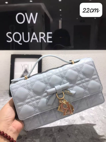 Dior 
120 dhs✅ 

with box
🎁🎁🎁

Zain07
♥️♥️♥️