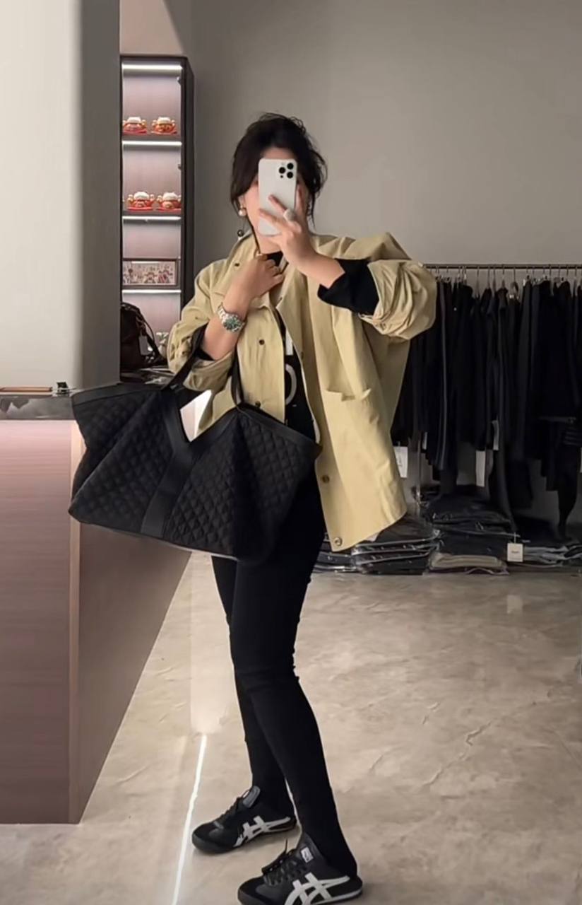 YSL 
NEW CAME GOOD QUALITY 
130 dhs🪙🌨️

Zain39
♥️♥️♥️