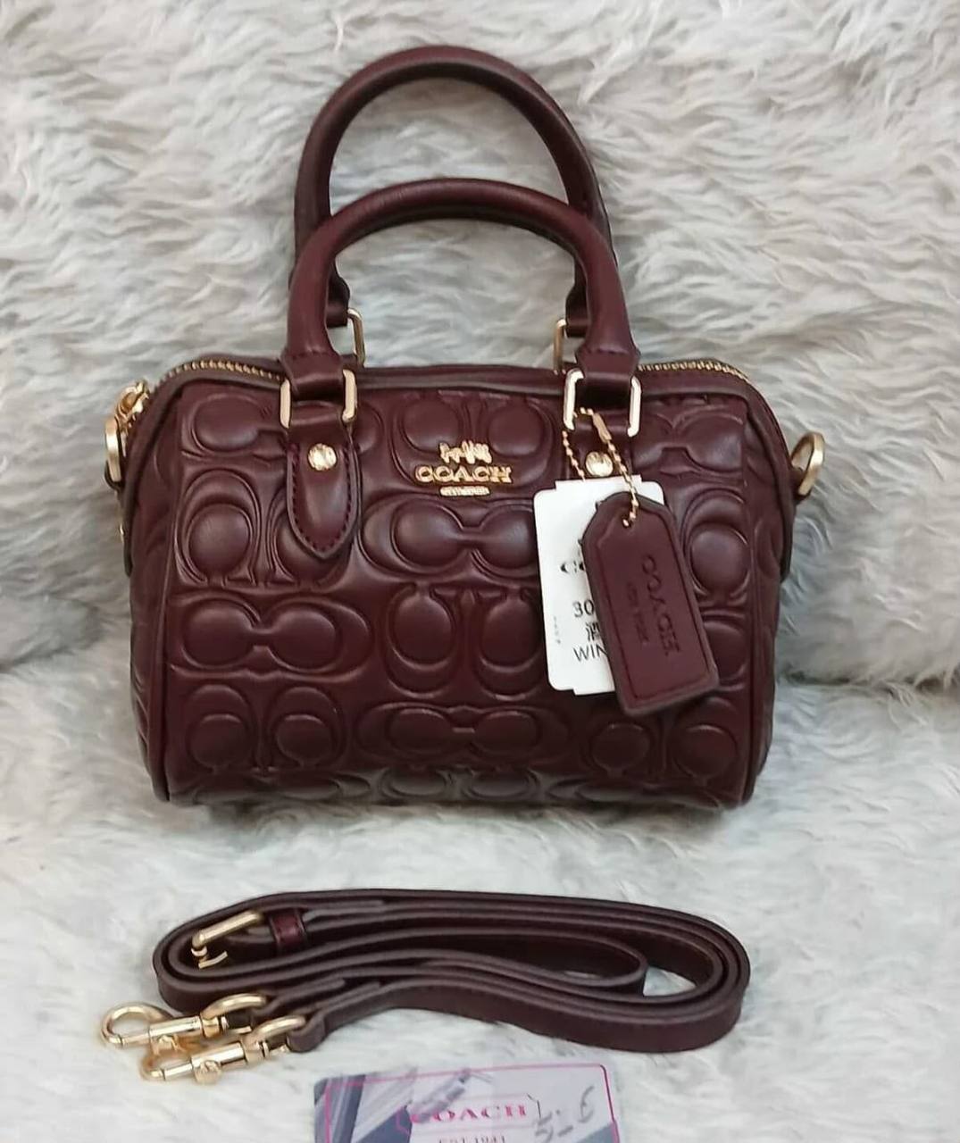 Coach
With box
Size18cm
Good quality 
100 dhs🇦🇪🇦🇪

Zain219
♥️♥️♥️