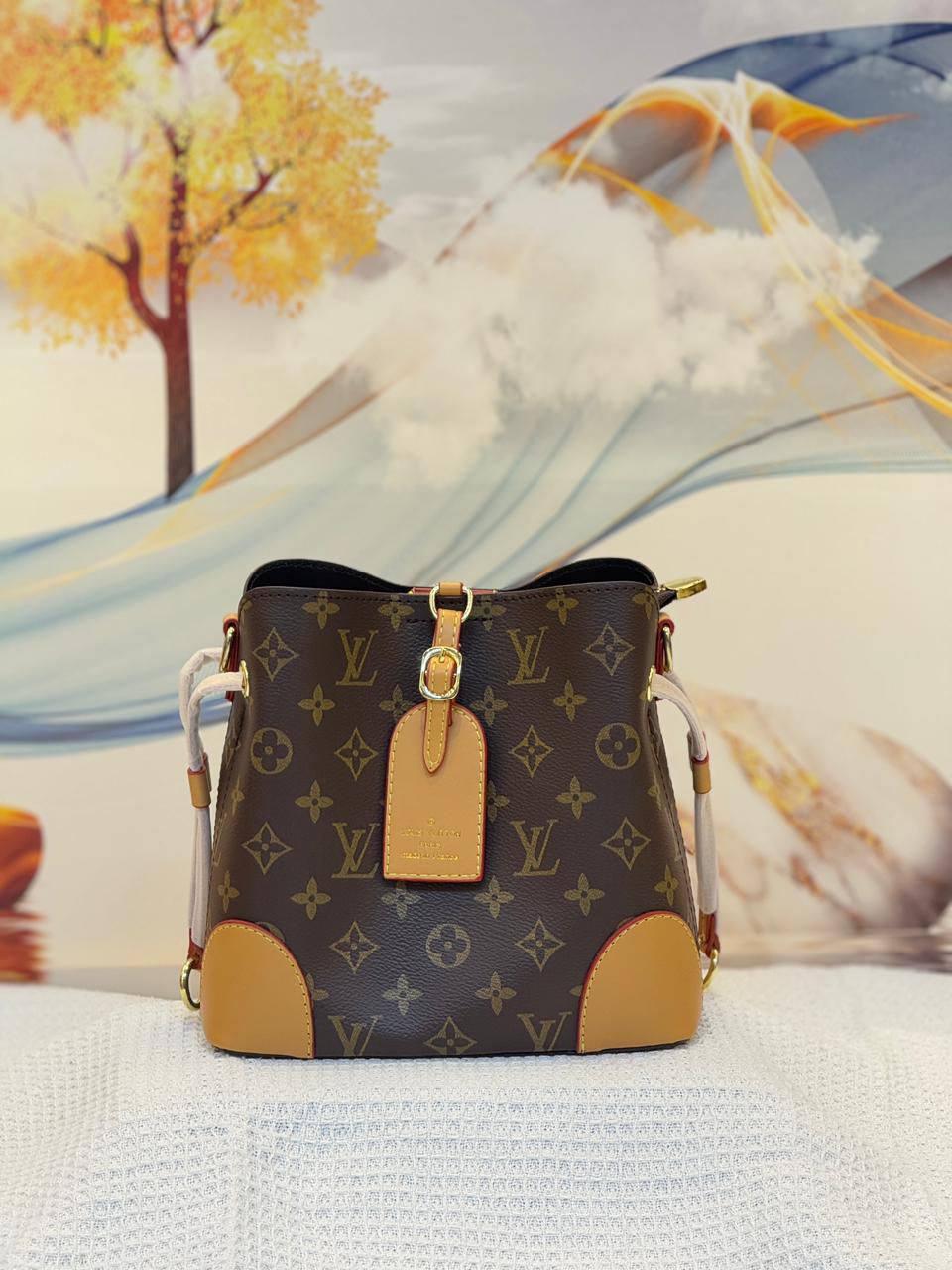 LV
Best quality with box
115 dhs🇦🇪🇦🇪

size21CM

Zain290
♥️♥️♥️