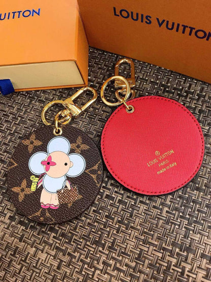 KEYCHAIN
BAG CHARM
MASTER✨💫
70 DHS✅

 WITH GOOD BOX AND PAPER BAG🎁🛍️

Zain89
♥️♥️♥️