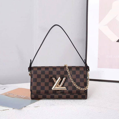LV
90 dhs🪙💕

with box 🗃️

Zain269
♥️♥️♥️