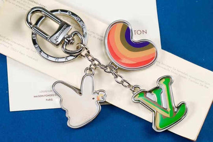 KEY CHAIN &
BAG CHARM
MASTER💫✨🌟
70 DHS💓
WITH GOOD BOX AND PAPER BAG🎁🛍️

Zain89
♥️♥️♥️