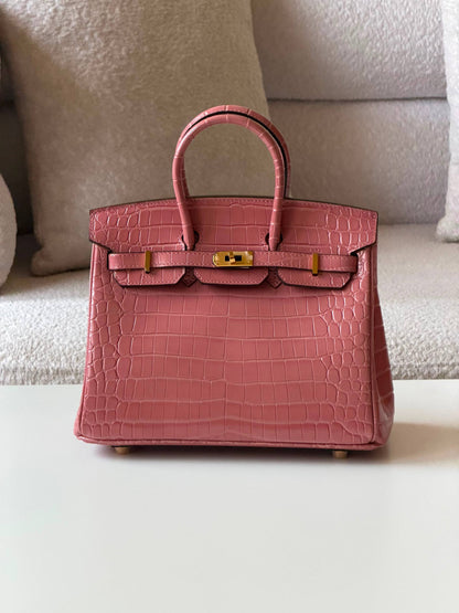 Hermes Birkin croc 25cm💥Master quality ✅with box📦
710 dhs✅

Zain52
♥️♥️♥️