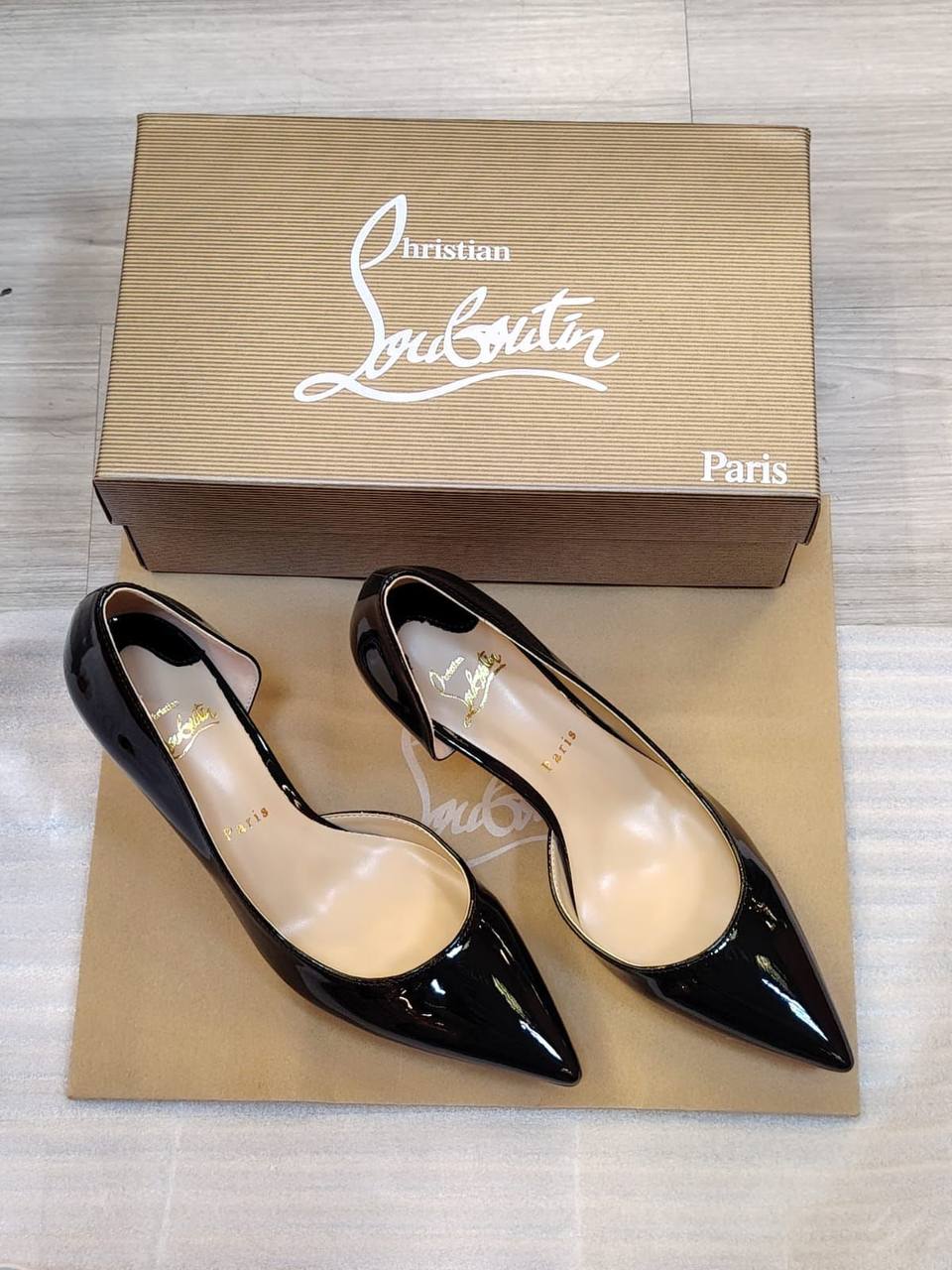 Christian louboutin 
good quality 
Size 36to41
130 dhs✅

Zain16
♥️♥️♥️