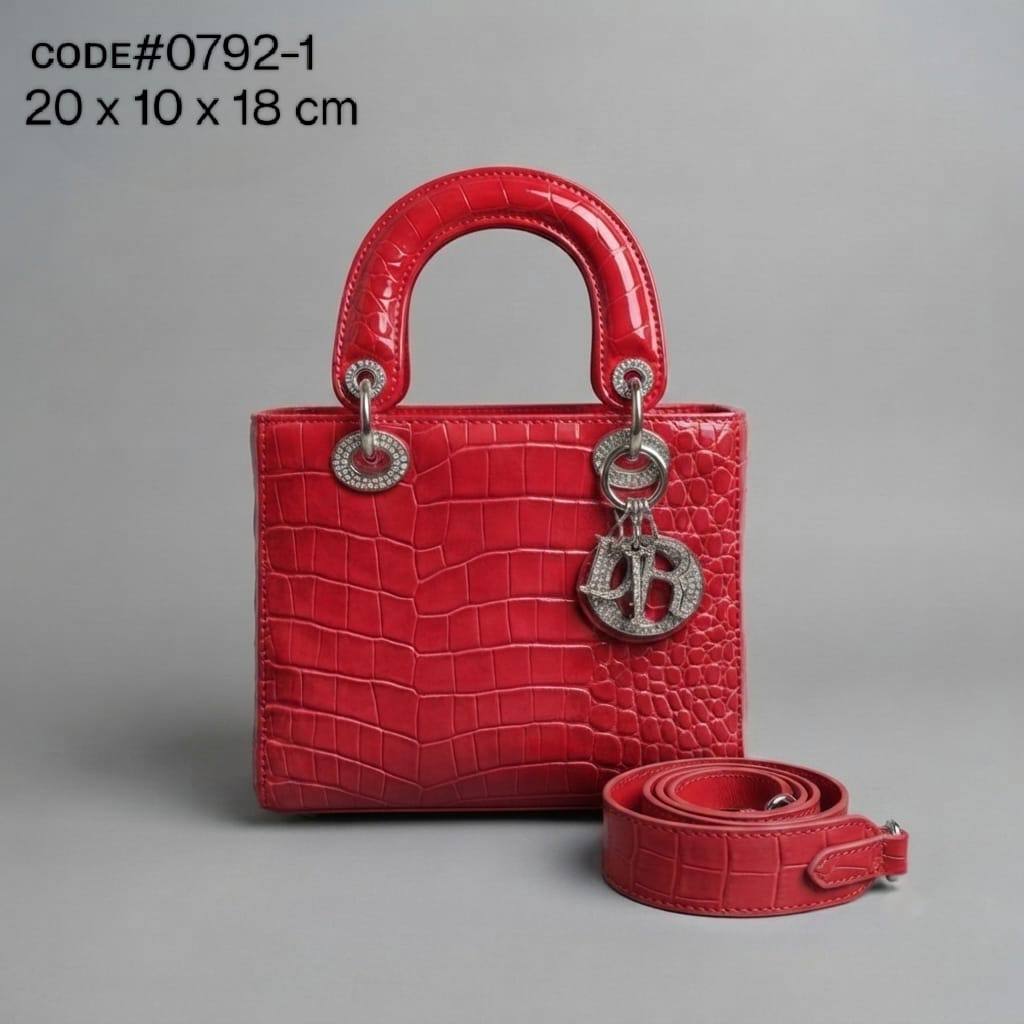 Dior
ᴄʀᴏᴄᴏᴅɪʟᴇ ᴘᴀᴛᴇɴᴛ ʟᴇᴀᴛʜᴇʀ
ɪɴ ᴅɪᴀᴍᴏɴᴅ ɪɴɢʀᴀᴠᴇ
sɪʟᴠᴇʀ ʜᴀʀᴅᴡᴀʀᴇ
ᴡɪᴛʜ ʟᴏɴɢ ʙᴇʟᴛ sᴛʀᴀᴘ
sɪᴢᴇ : 20cm
ᴡɪᴛʜ BOX

110 dhs🇦🇪🇦🇪

Zain31
♥️♥️♥️