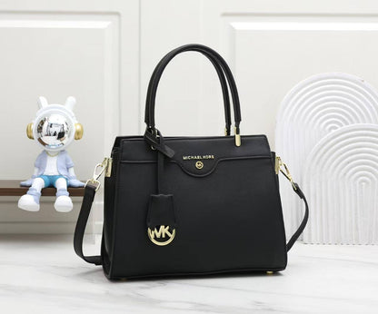 MK
Size :28cm
95 dhs🪙🌨️

Zain09
♥️♥️♥️