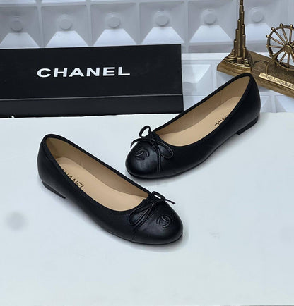 Chanel

Size 36 to 41 

110 dhs🇦🇪🇦🇪

Zain80
♥️♥️♥️