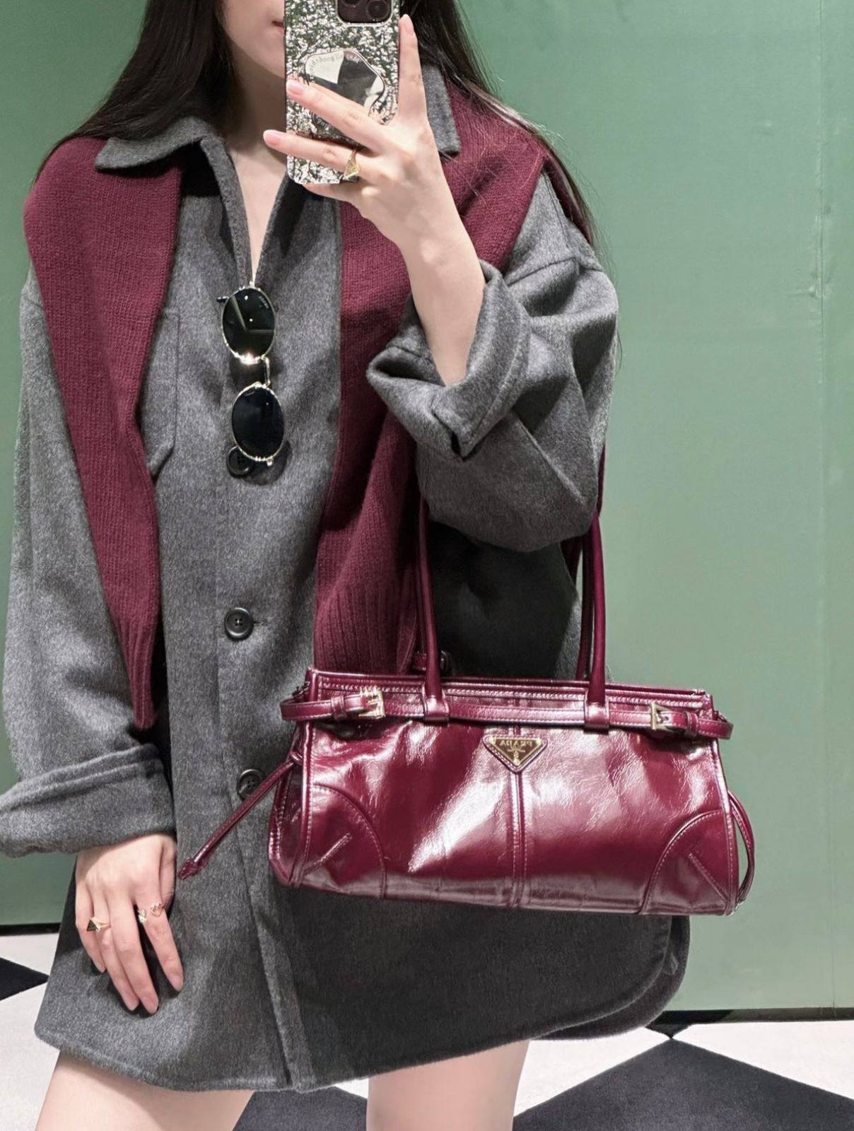 Prada 

High quality 

125 dhs

Zain39
♥️♥️♥️
