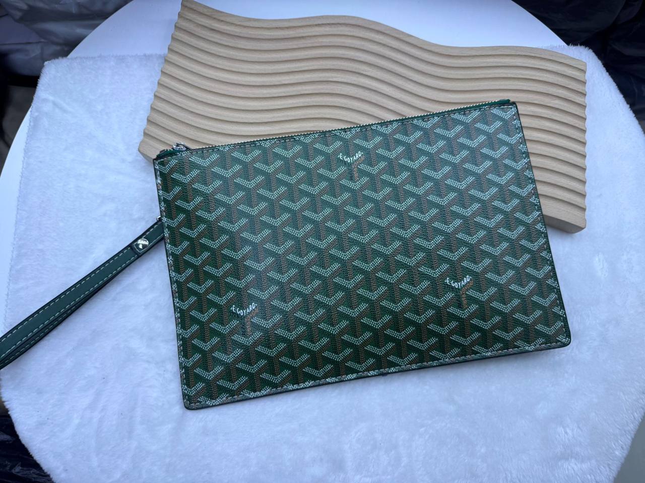 Goyard 

with box🎁🎁🎁

size：30×20
65 dhs💓

Zain114
♥️♥️♥️