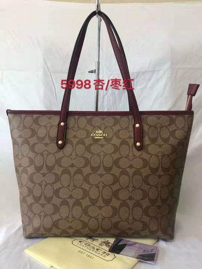 Coach
90 dhs✅
size 42cm

Zain26
♥️♥️♥️