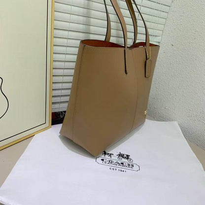Coach
43*28*13 cm
95 dhs🪙🌨️

Zain17
♥️♥️♥️