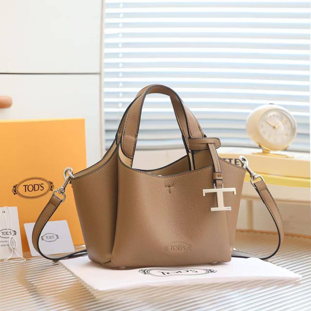 TODS
110 dhs🇦🇪🇦🇪
with box
size 24cm
High quality

Zain26
♥️♥️♥️