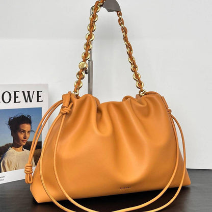 Loewe 💕💕
Master
Big size 40cm 🥰 
350 dhs🌺

Zain228
♥️♥️♥️